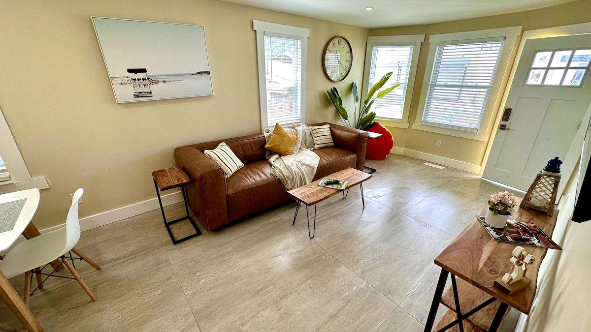 Living room image 6