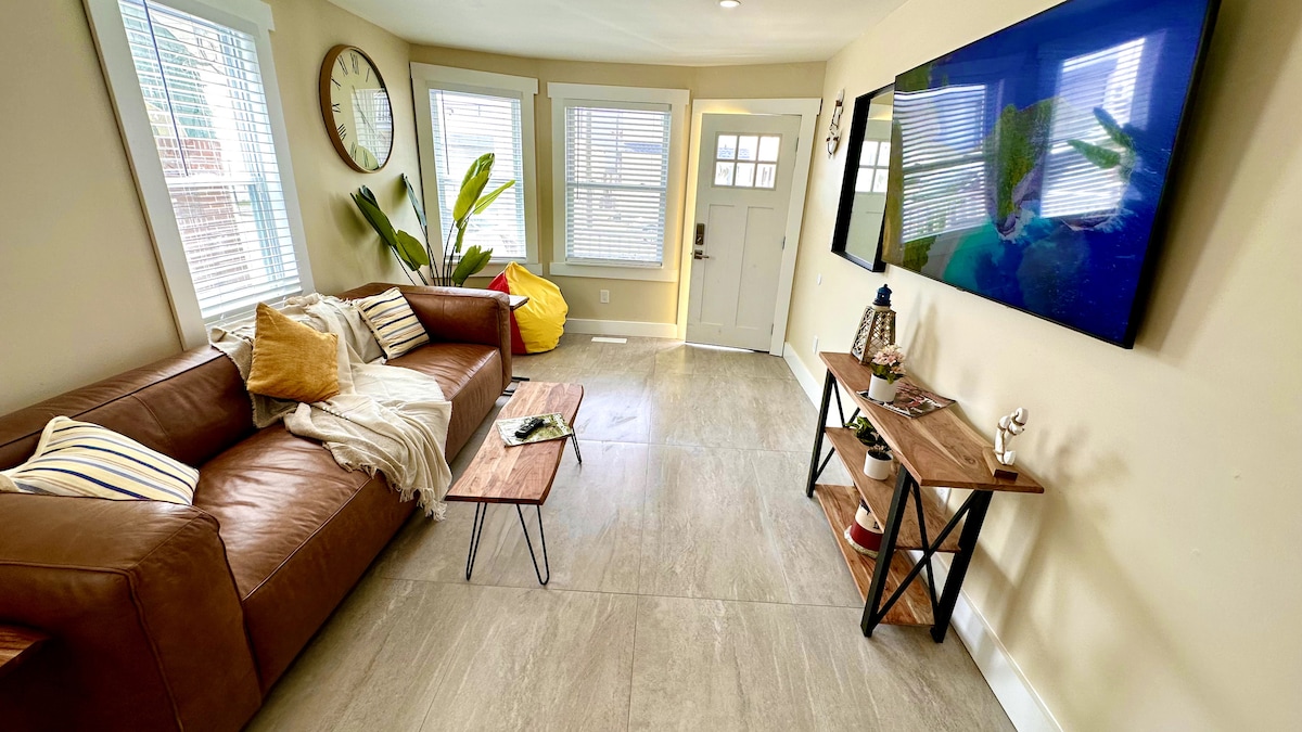 Living room image 8