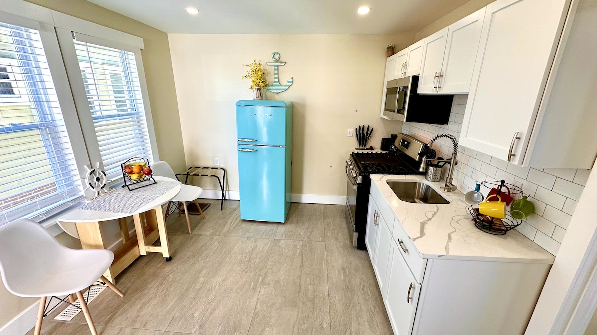 Full Kitchen with Round Drop-Leaf Folding Dining Table