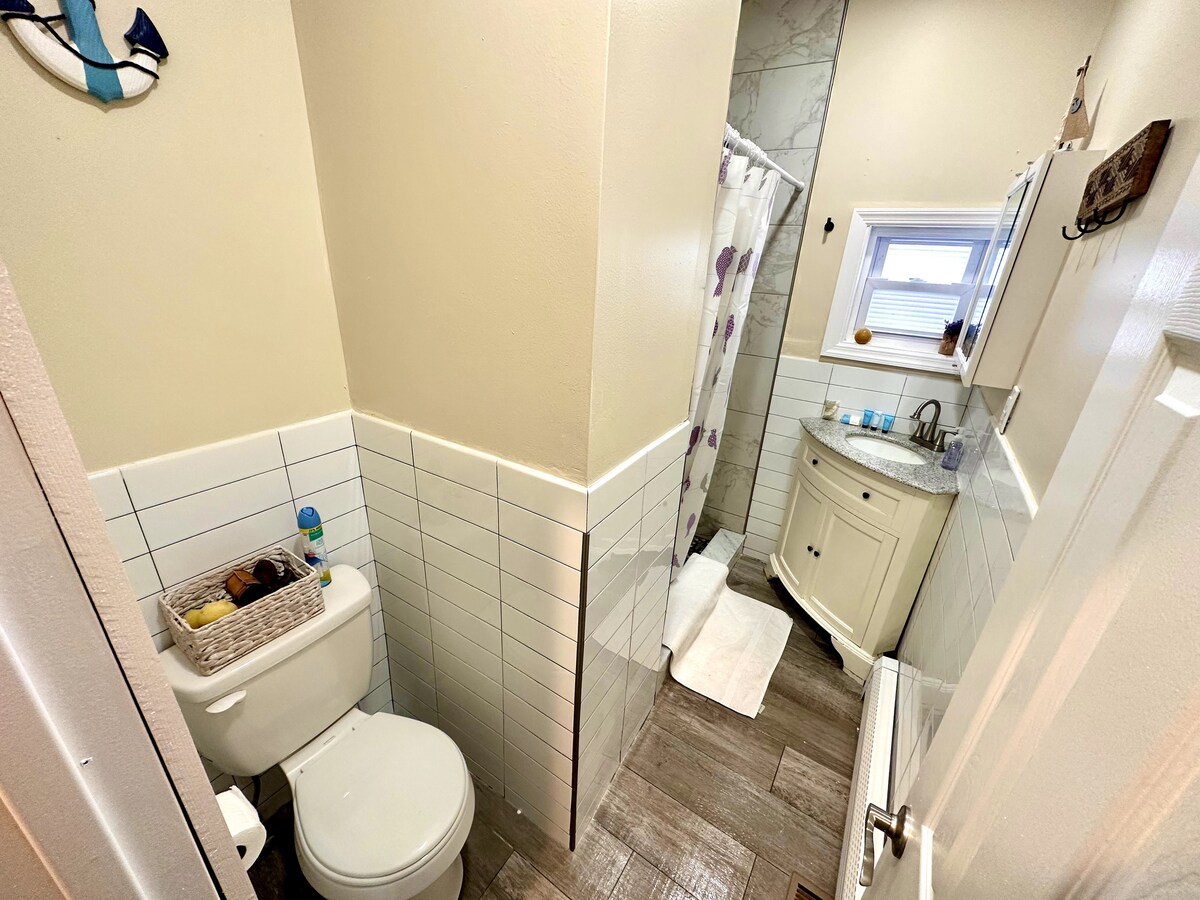 Full Bathroom