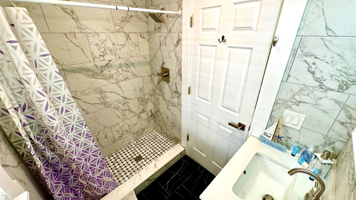 Full bathroom image 3