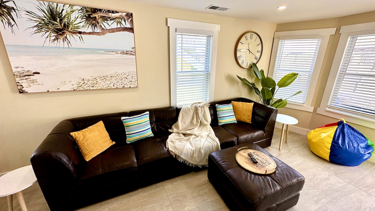 Living room image 5