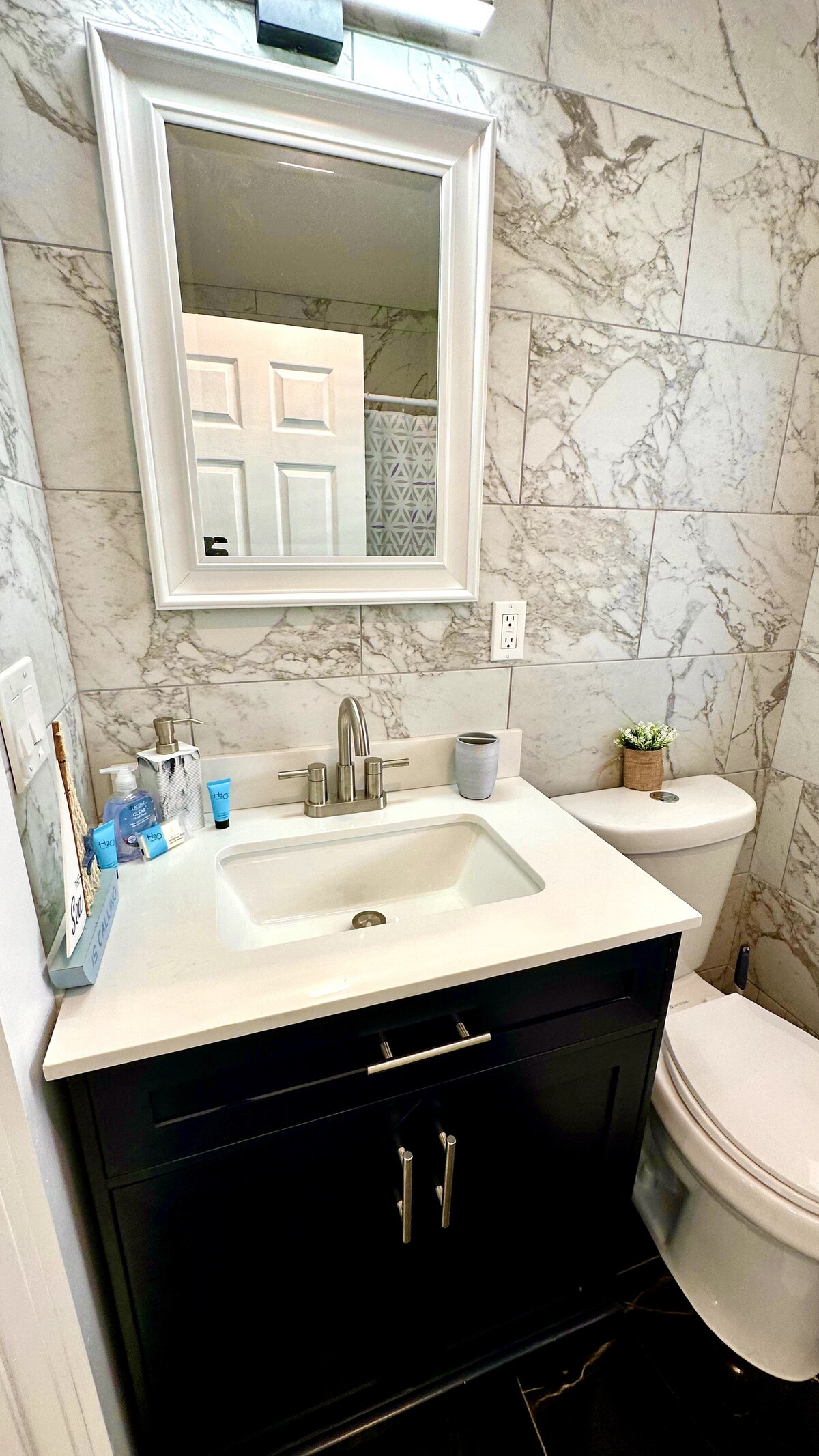 Full bathroom image 4