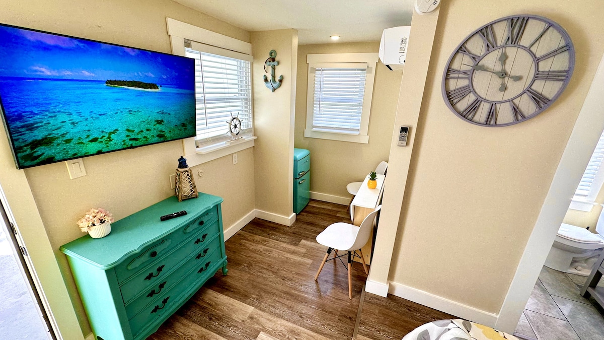 Cozy Retreat Oasis in a tranquil corner, this small yet inviting room features a comfortable queen bed perfect for a pea