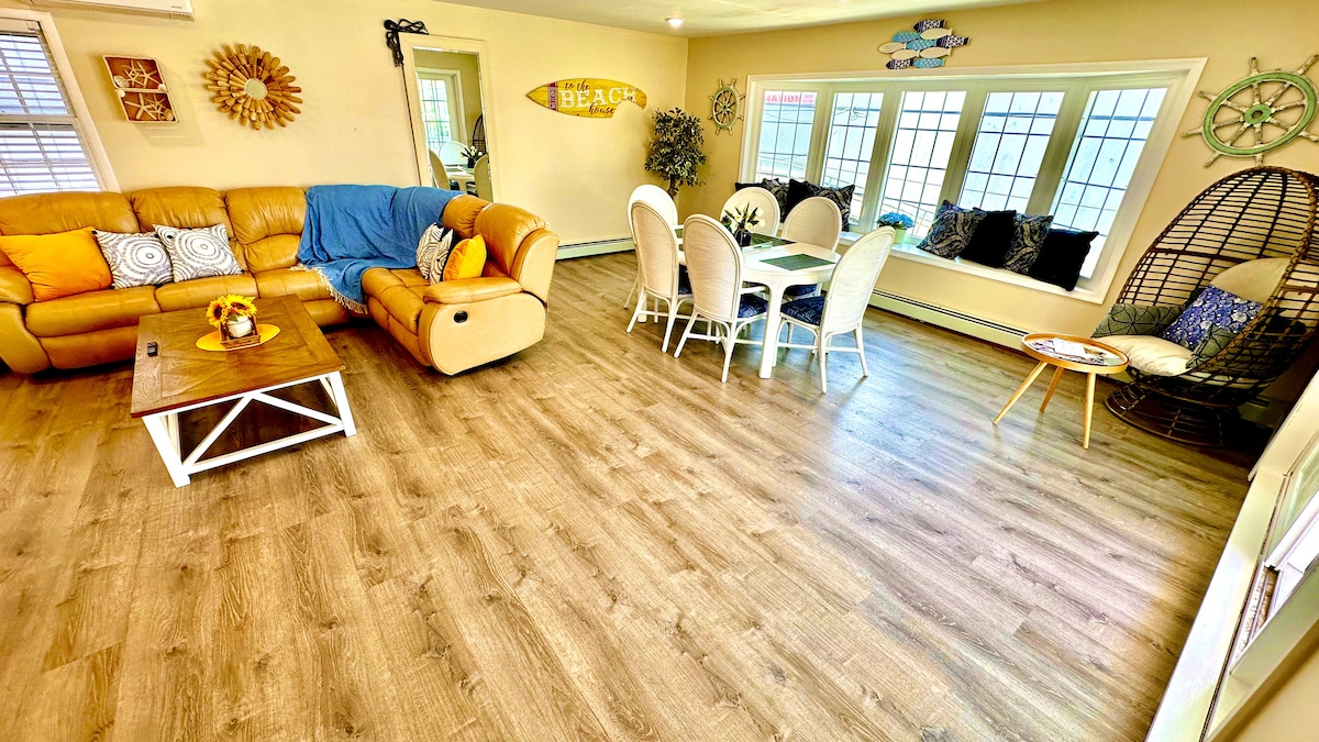 Spacious Open-Plan Living with 75" TV, Comfy Sofa, Gourmet Kitchen Island & Ocean Sounds