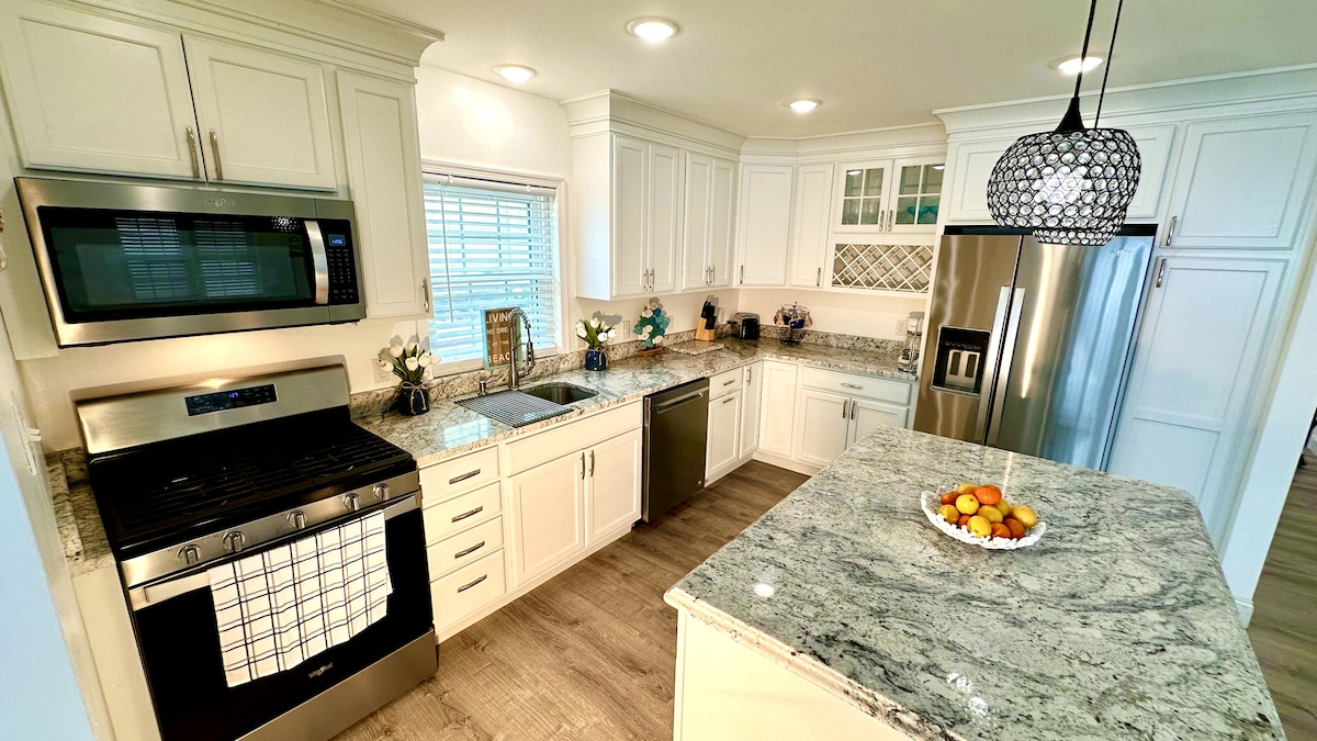 Open-Concept Kitchen and Stylish Island