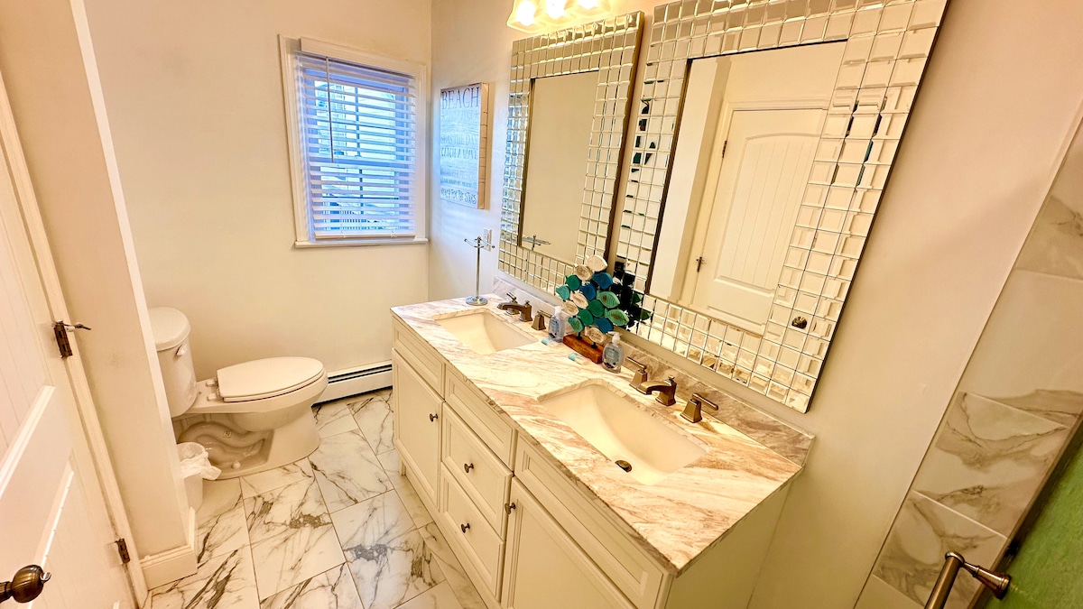 Spa-like Retreat: Luxurious Full Bathroom featuring Double Vanity and Expansive Shower