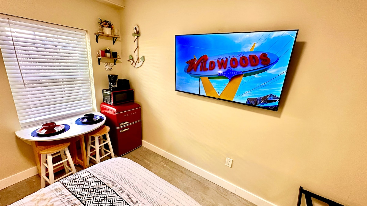 Our cozy space is thoughtfully equipped with a compact fridge, toaster, and drip coffee maker, complemented by a versati