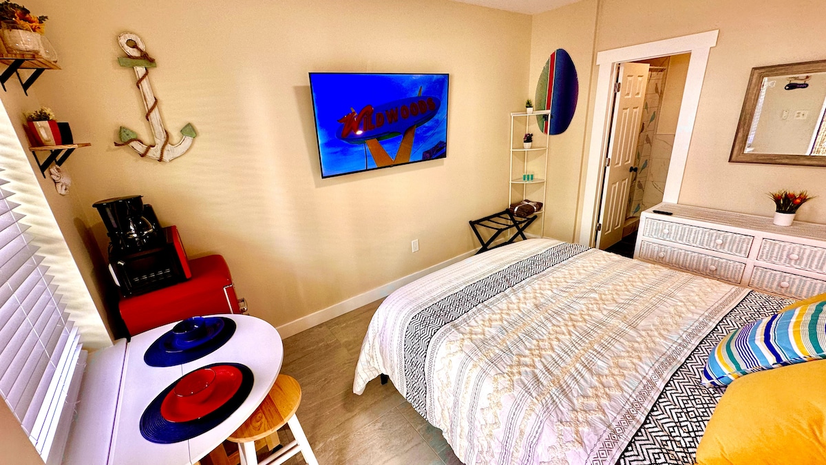Our cozy space is thoughtfully equipped with a compact fridge, toaster, and drip coffee maker, complemented by a versati