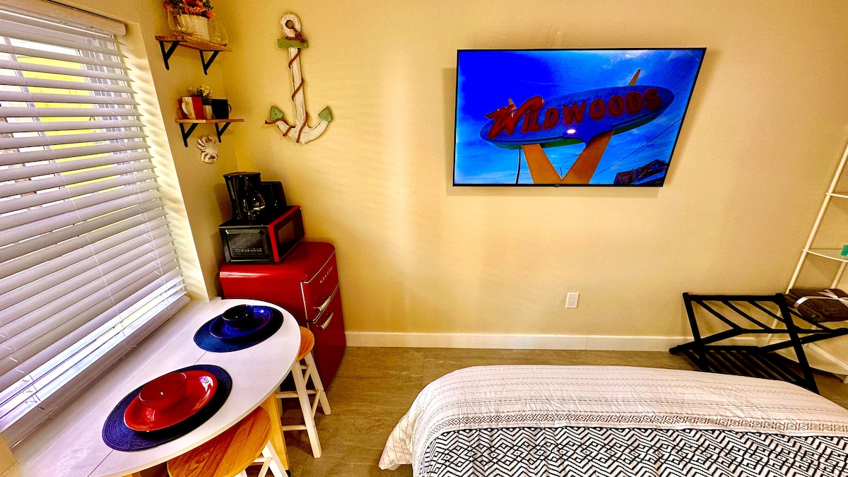 Our cozy space is thoughtfully equipped with a compact fridge, toaster, and drip coffee maker, complemented by a versati