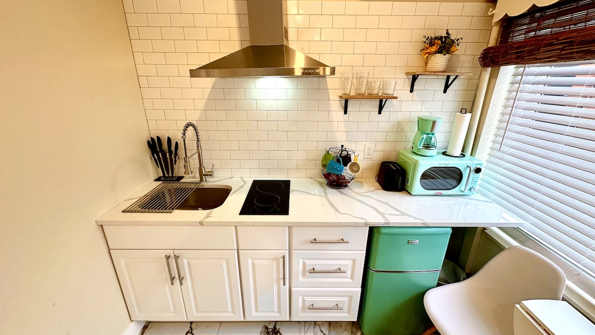 Full kitchen with electric cooktop with foldable table