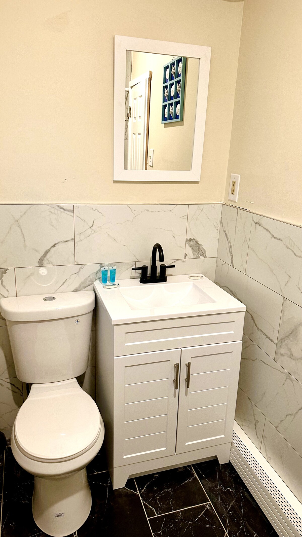 Relax in our complete bathroom, featuring a refreshing shower and all the essentials for your comfort