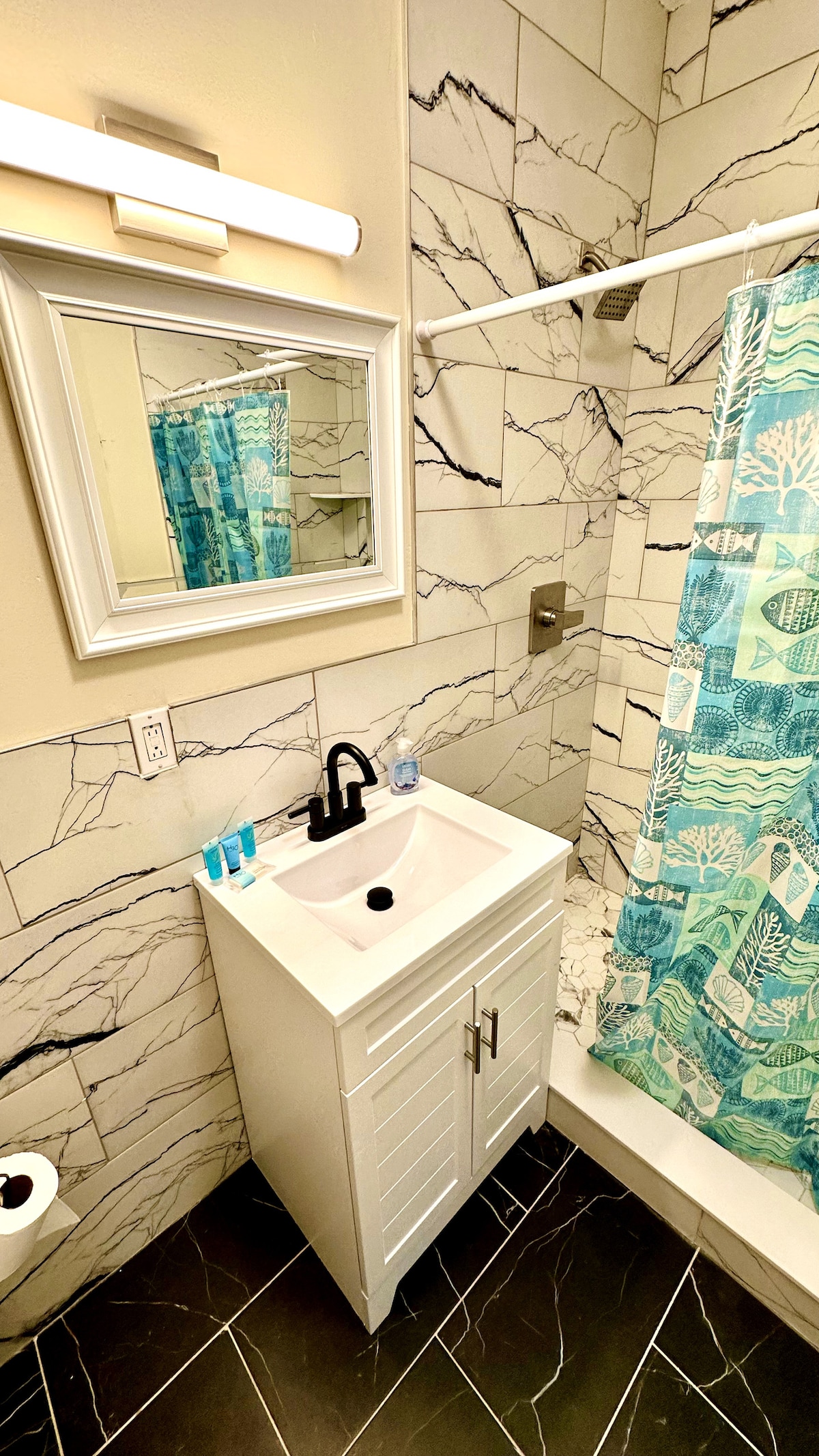 Relax in our complete bathroom, featuring a refreshing shower and all the essentials for your comfort