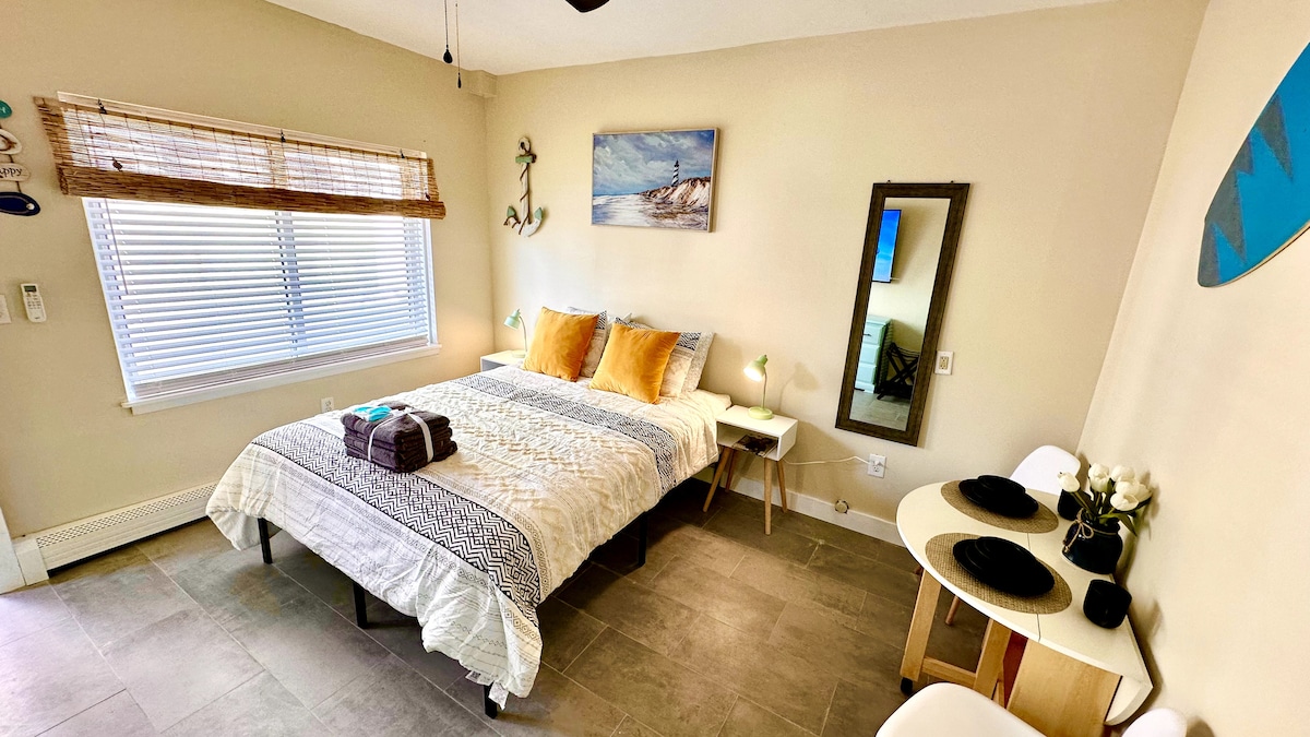 Relax on a comfy queen bed plus utilize a versatile foldable table for dining or work. Experience spacious cleanliness i