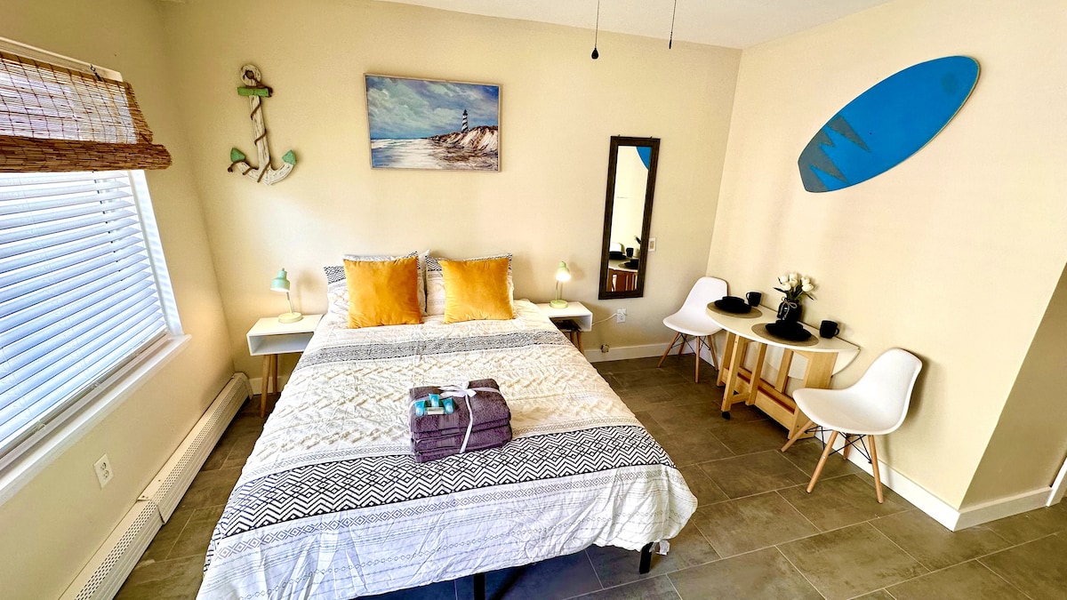 Relax on a comfy queen bed plus utilize a versatile foldable table for dining or work. Experience spacious cleanliness i