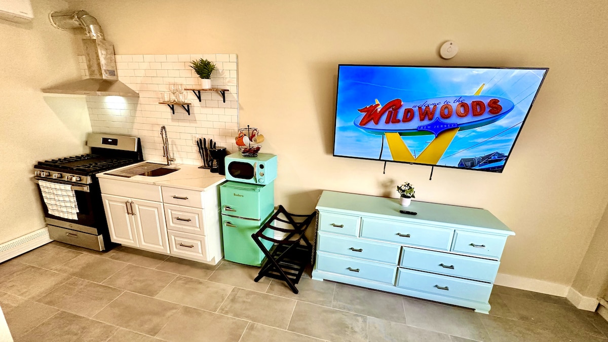 Discover the charm of our intimate kitchen, ideal for summer getaways at the shore. Thoughtfully designed for efficiency