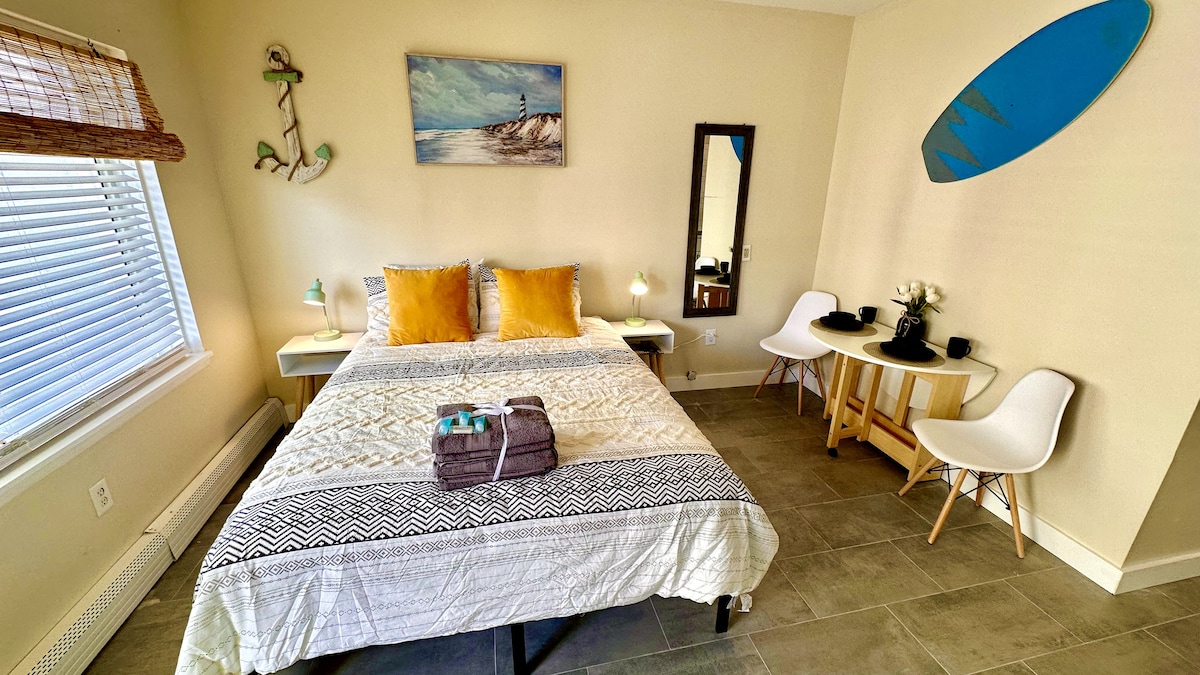 Relax on a comfy queen bed plus utilize a versatile foldable table for dining or work. Experience spacious cleanliness i