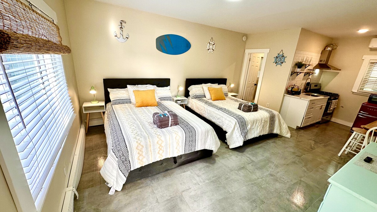 Discover the charm of our intimate kitchen, ideal for summer getaways at the shore. Thoughtfully designed for efficiency