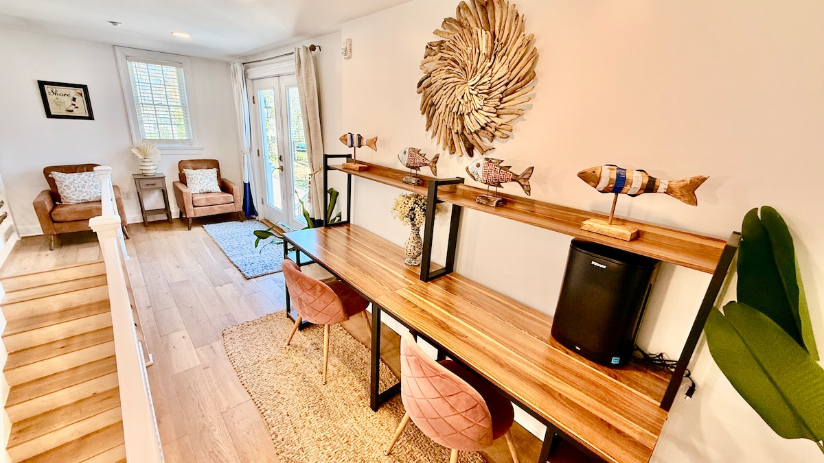 Living room image 24