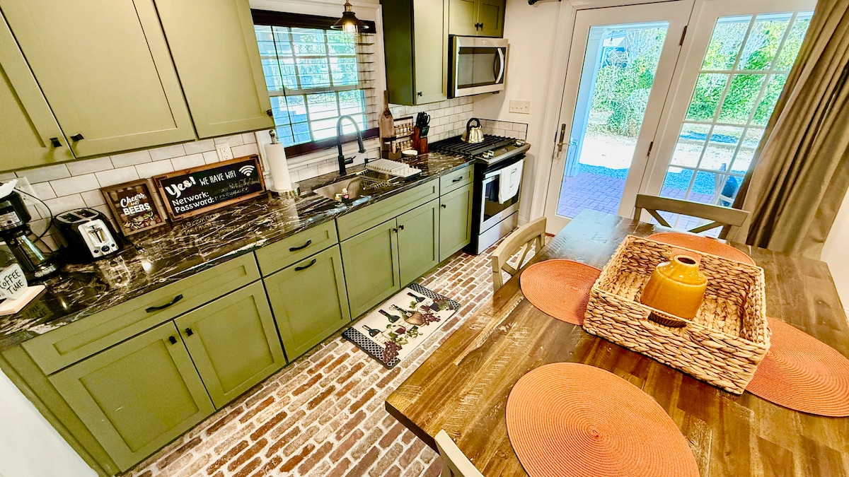 Full kitchen image 2