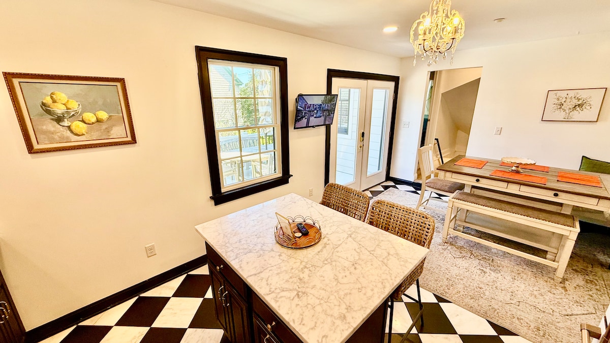 Dining area image 1