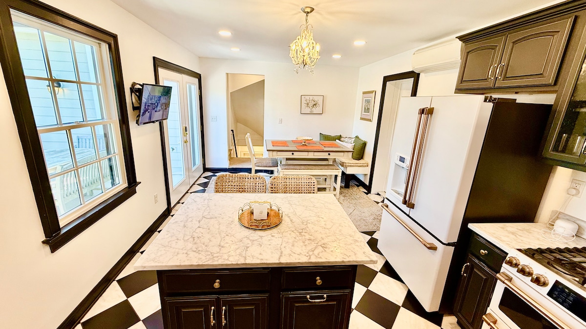 Dining area image 4