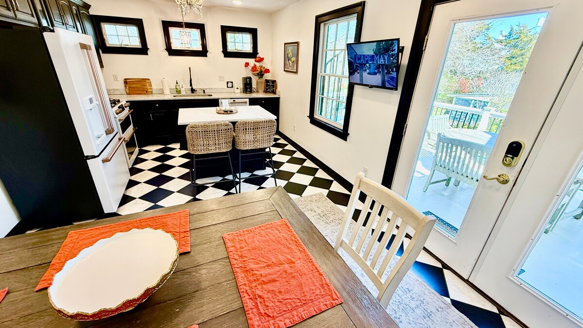 Dining area image 2