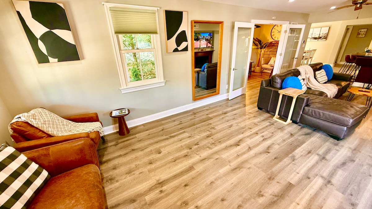 Living room image 17