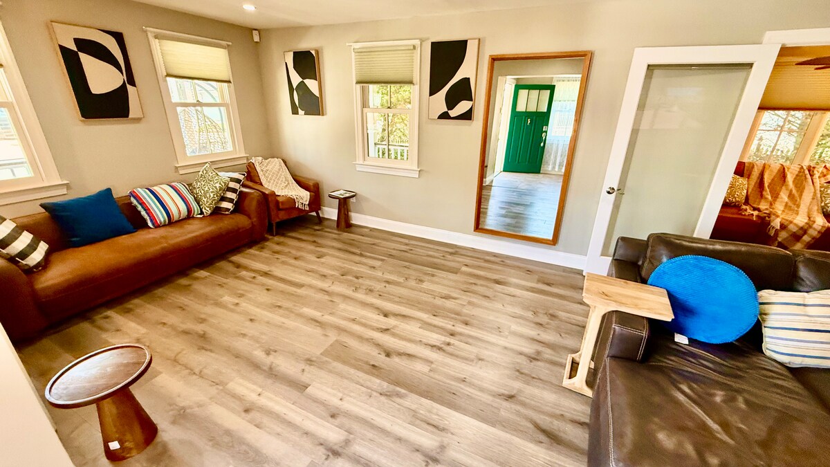 Living room image 19