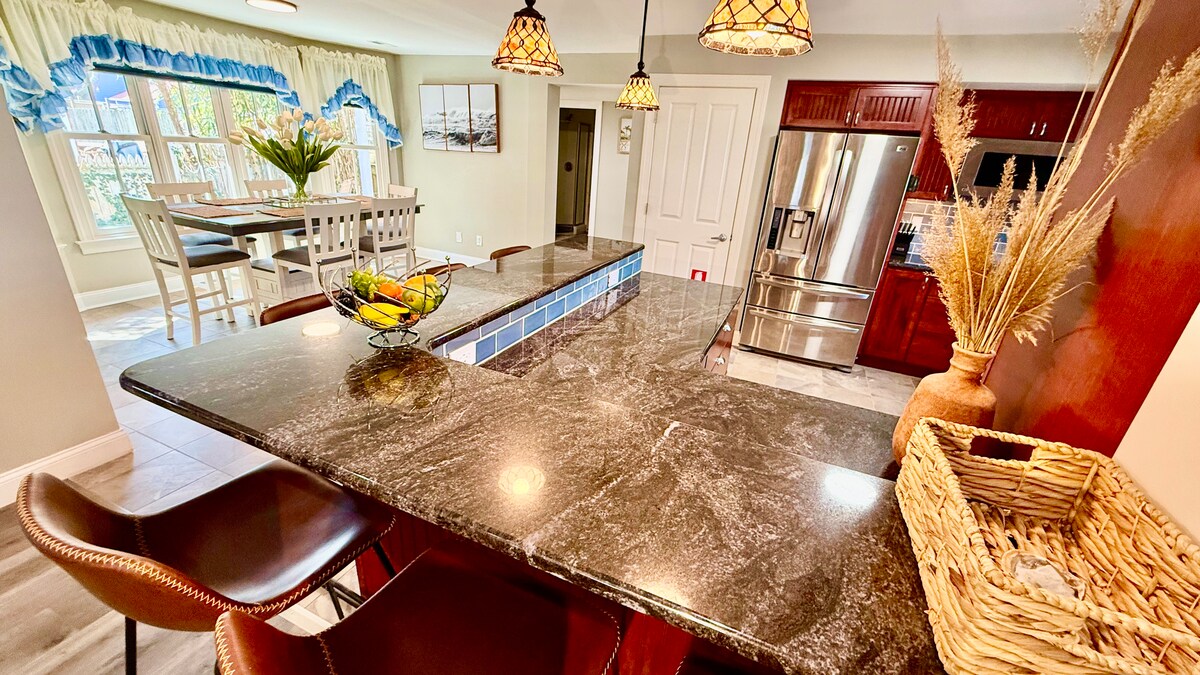 Dining area image 1