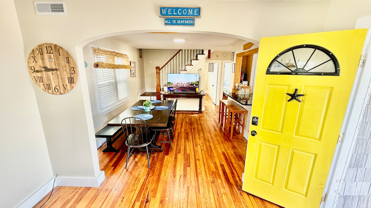 Entrance on the first floor into an open-space living room with dining area and a stylish Italian leather sofa.