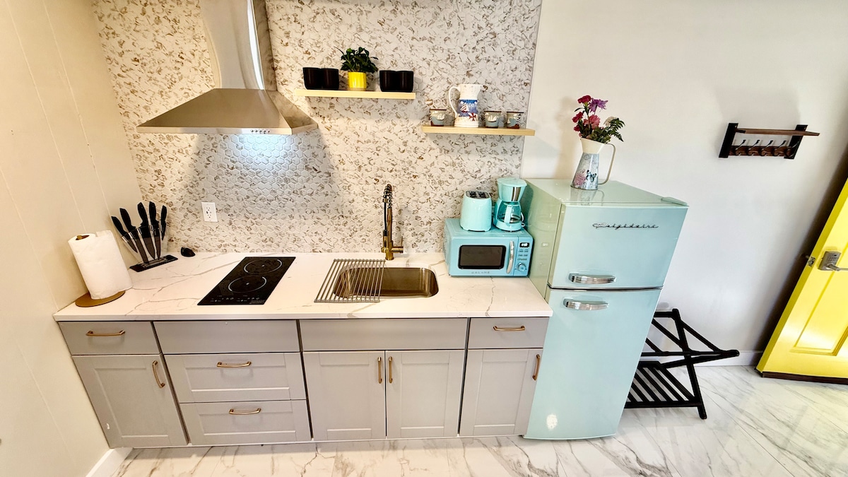 Full kitchen image 2