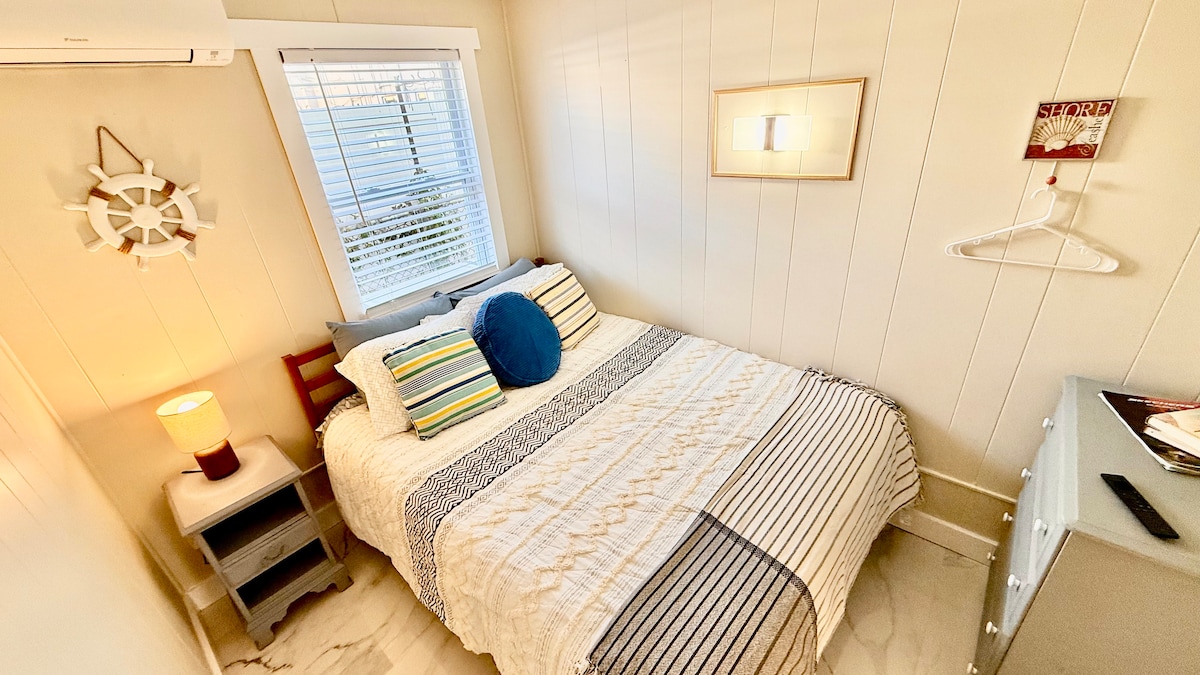 Bedroom 2 image 1