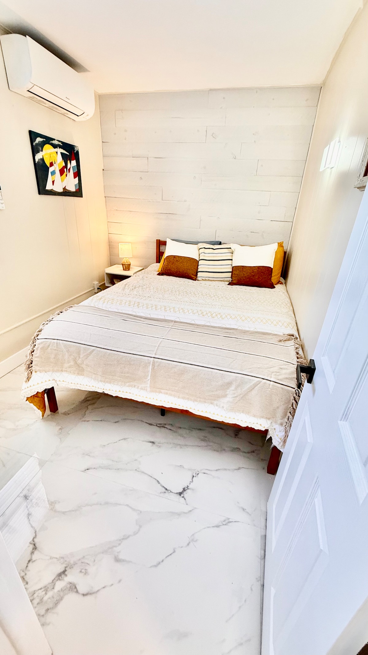 Bedroom 1 image 3
