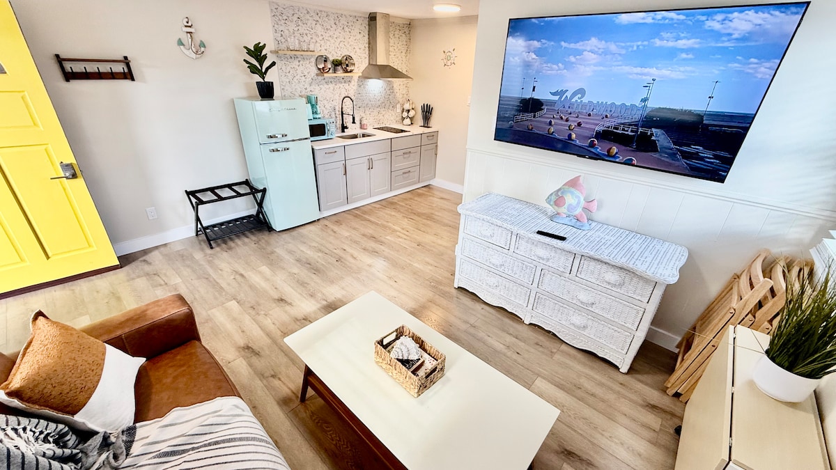 Bright and functional living area with a full kitchen, folding dining table, and a pull-out queen sofa. Every detail fol