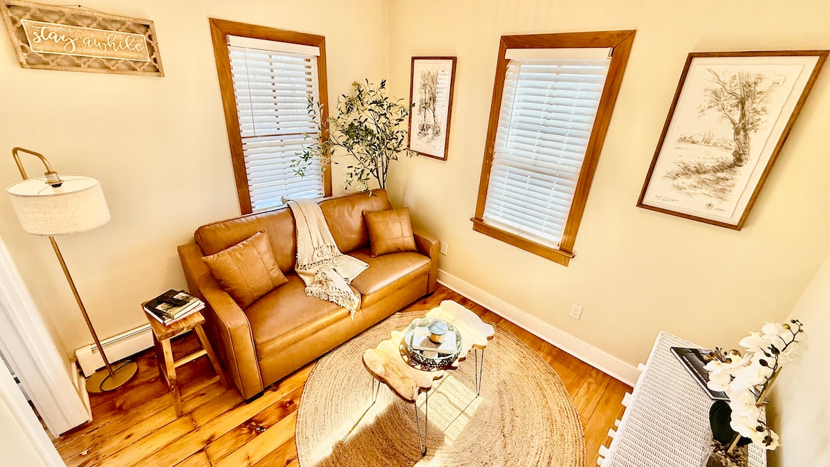 Red Fox Suites – The Fennec Fox Suite