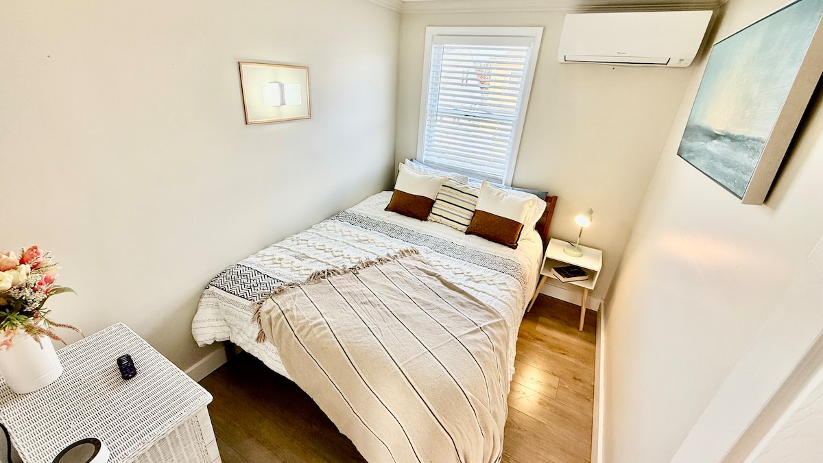 Bedroom 1 image 2