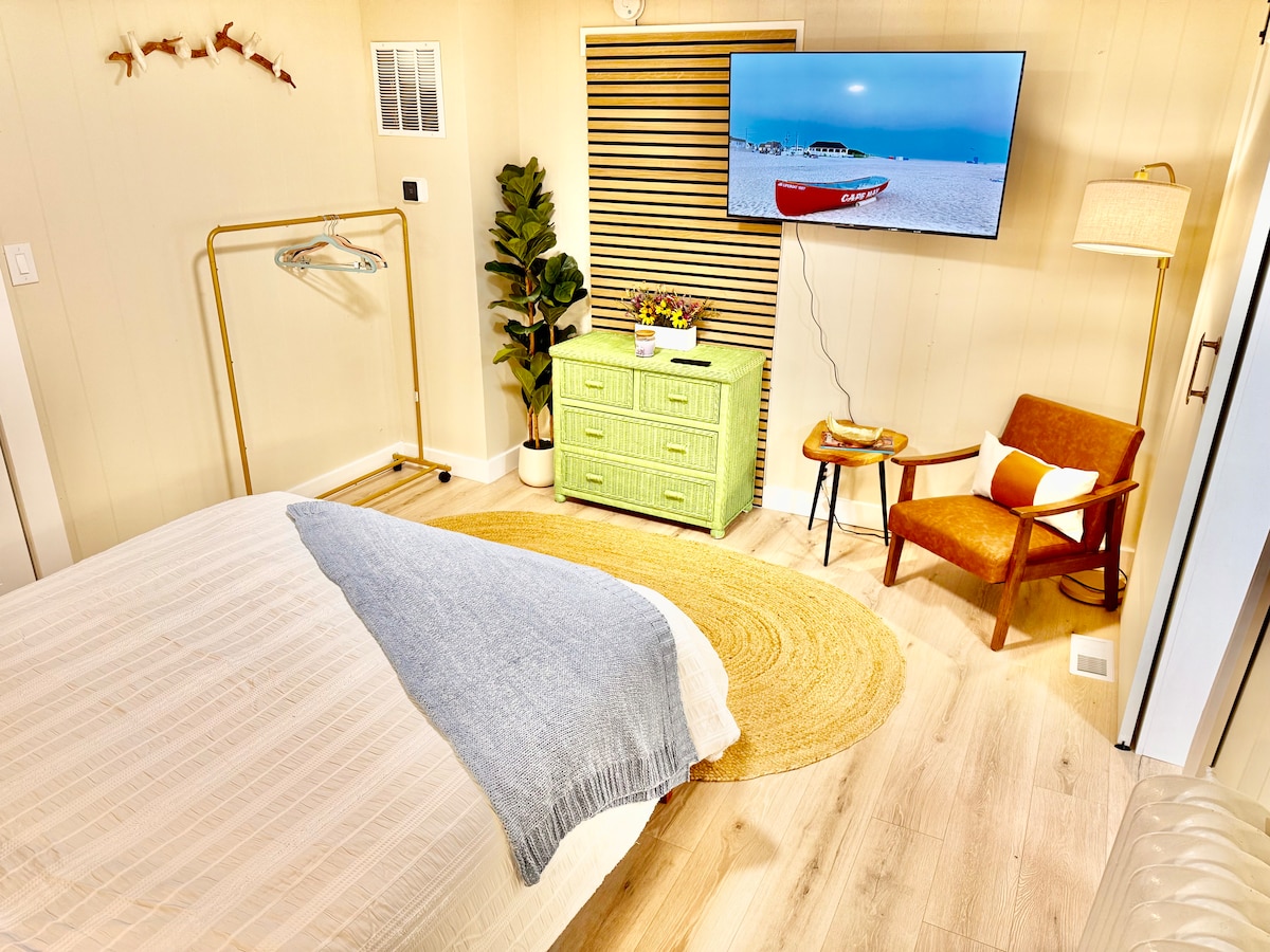 Bedroom image 8