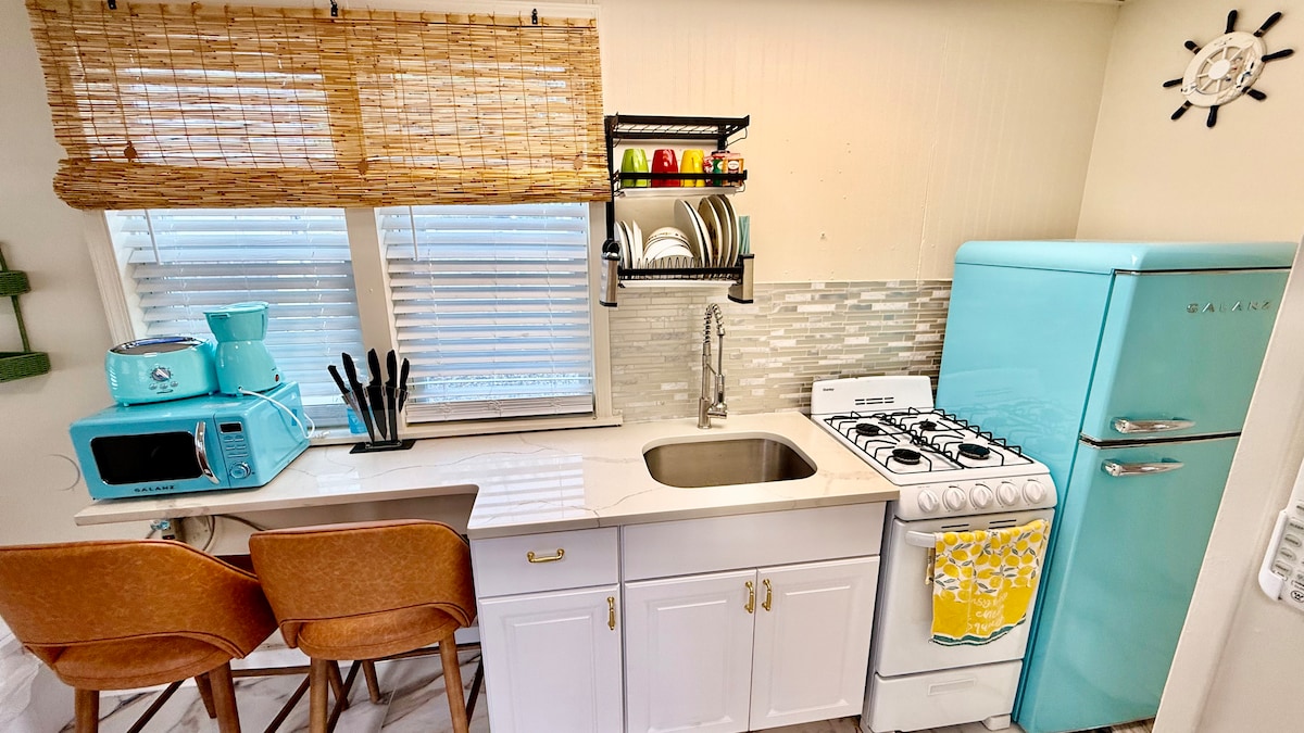 Full kitchen image 2