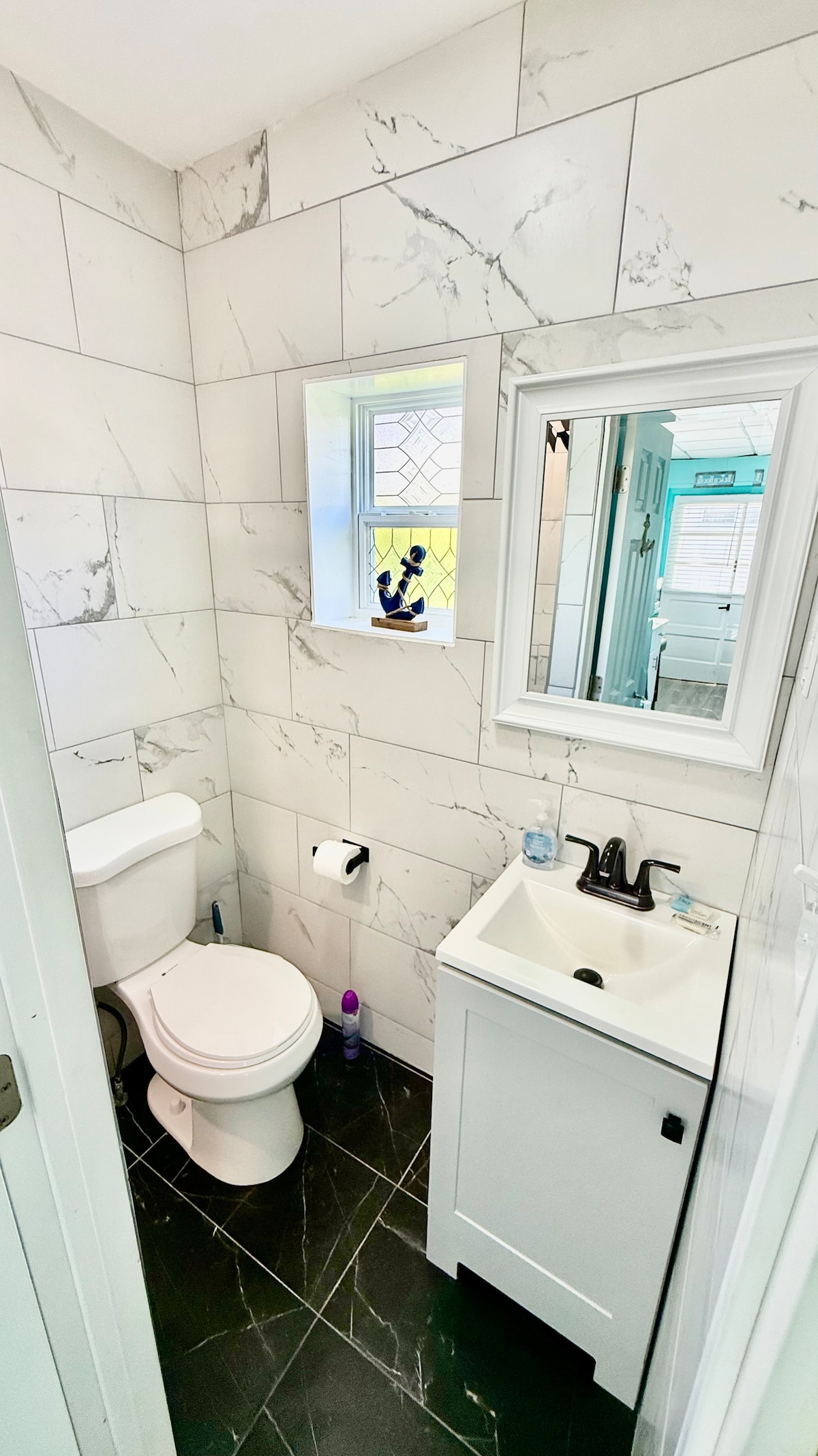 Full bathroom image 1