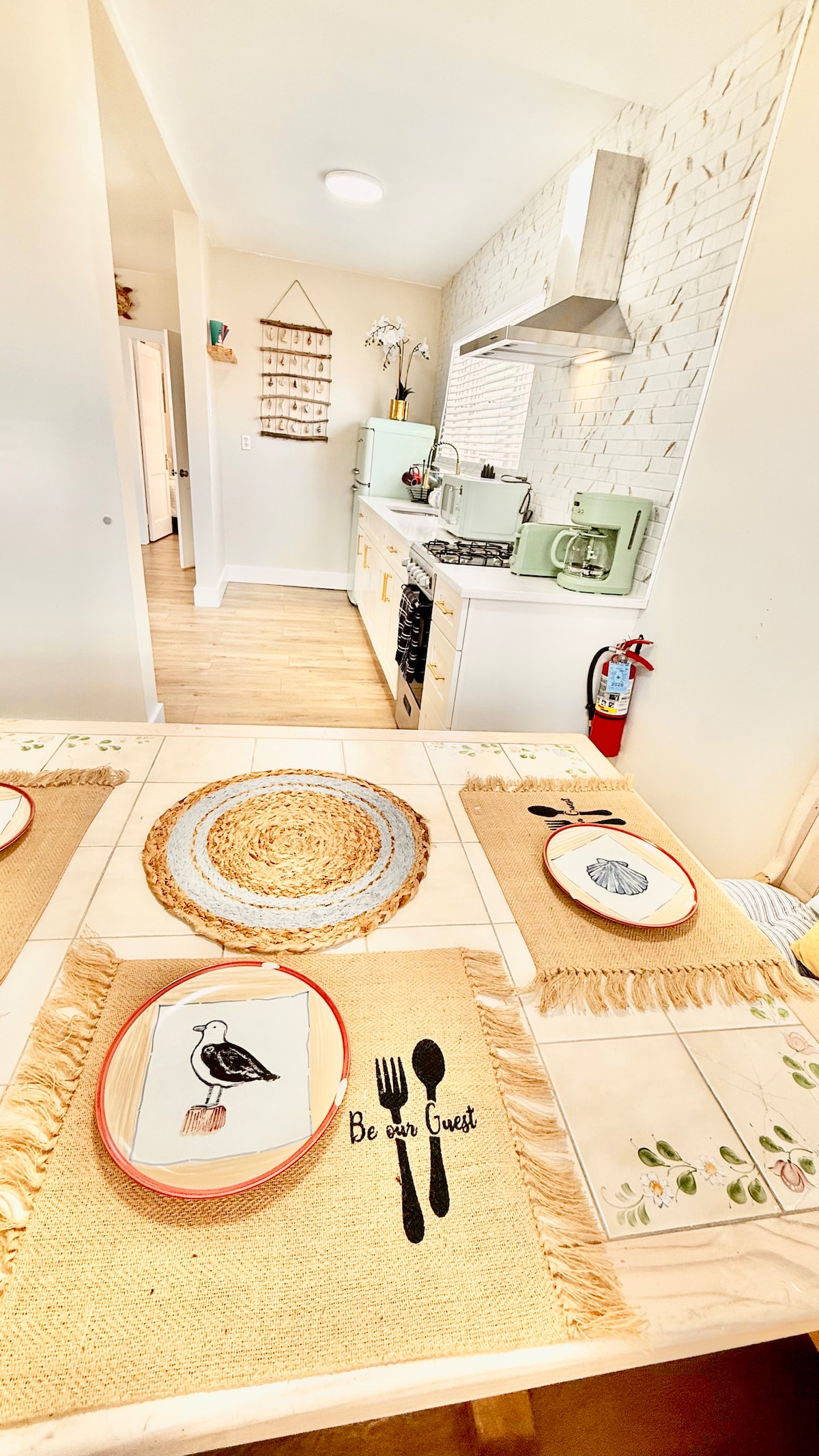 Full kitchen image 2