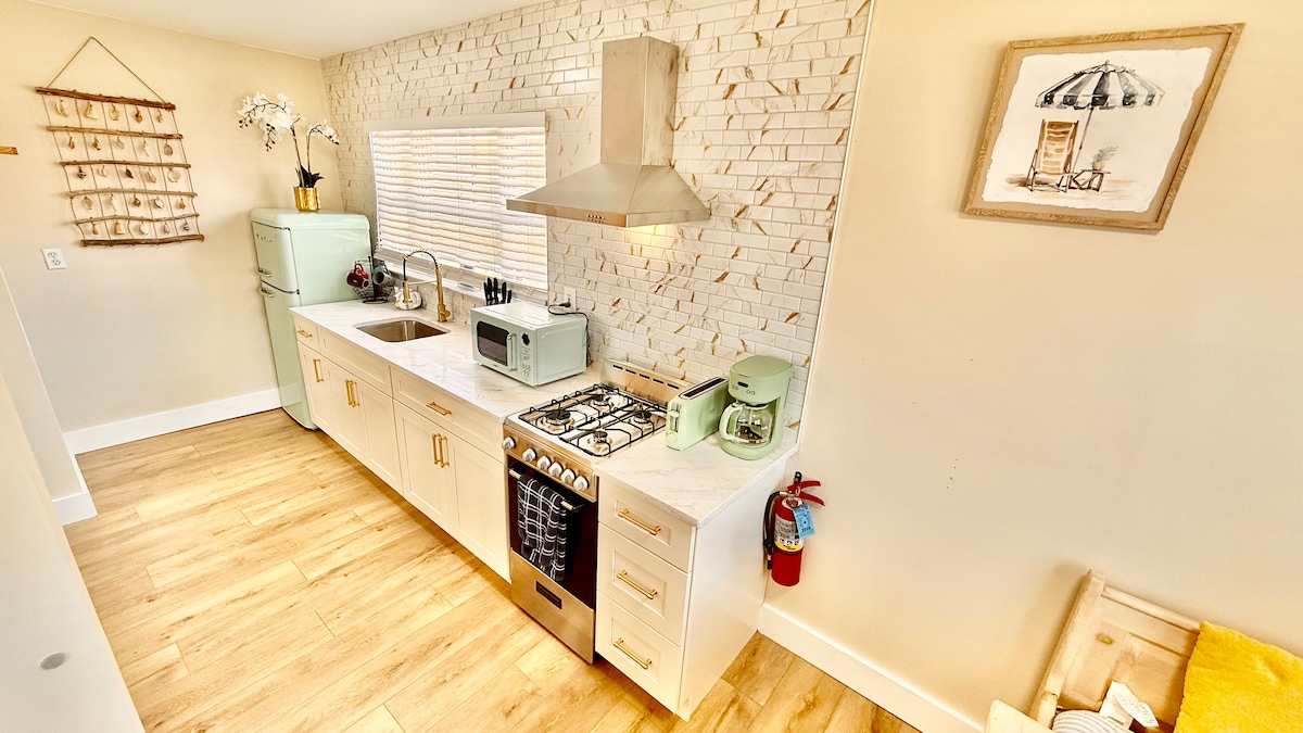 Full kitchen image 4