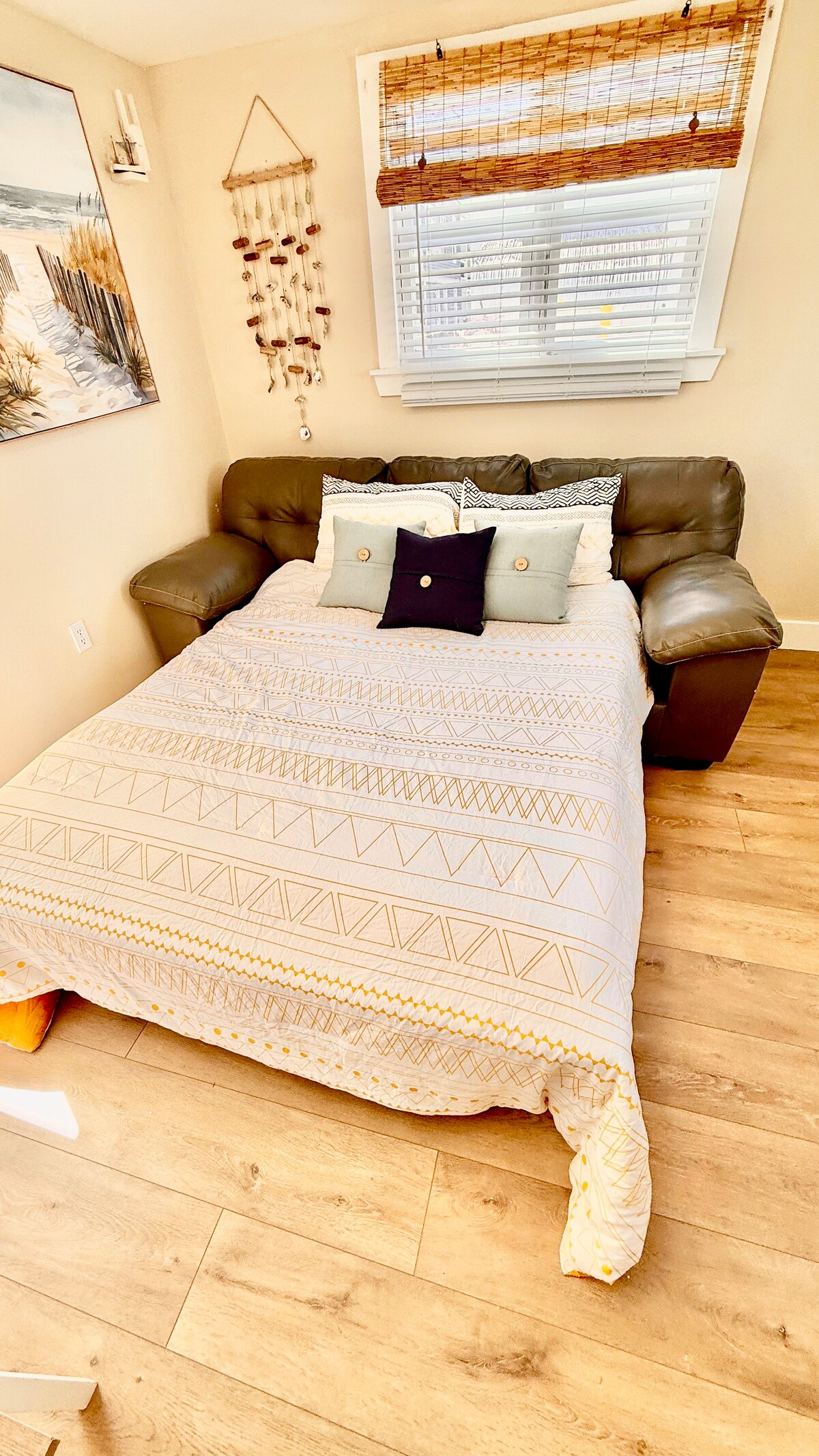 Living room image 9