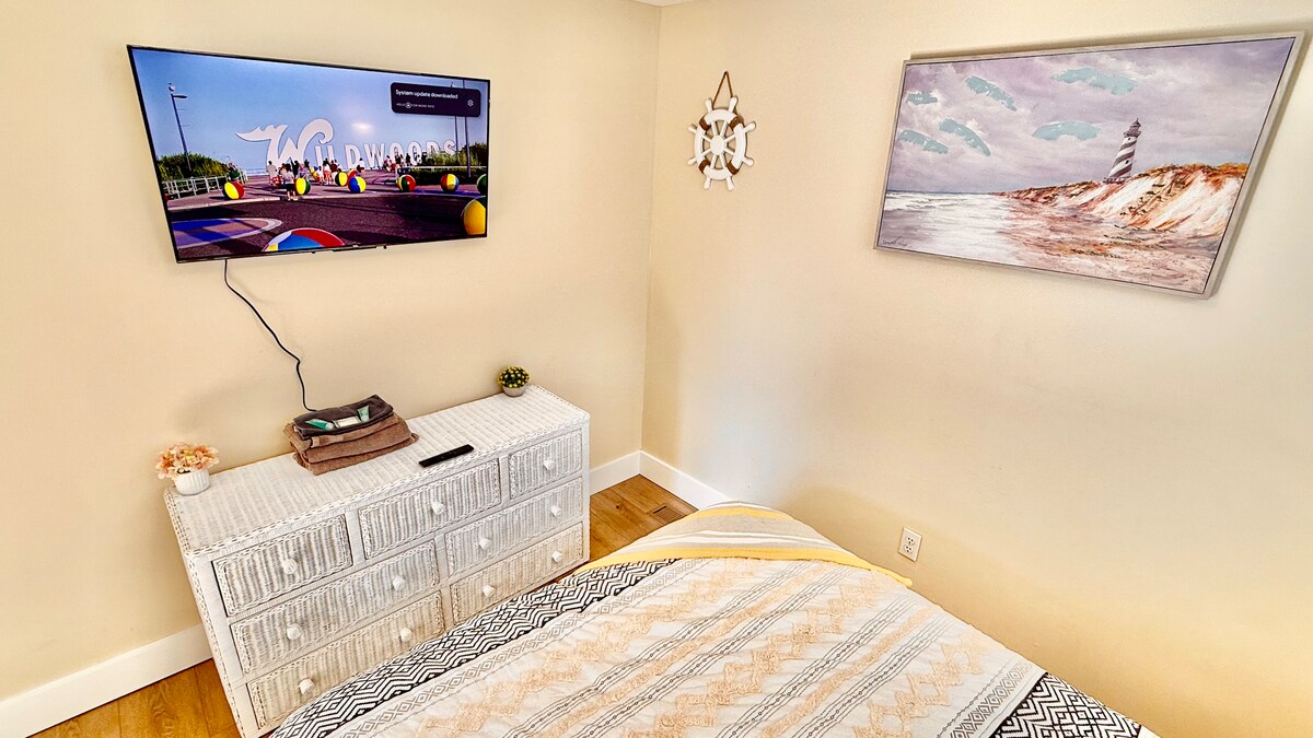 Bedroom 1 image 6