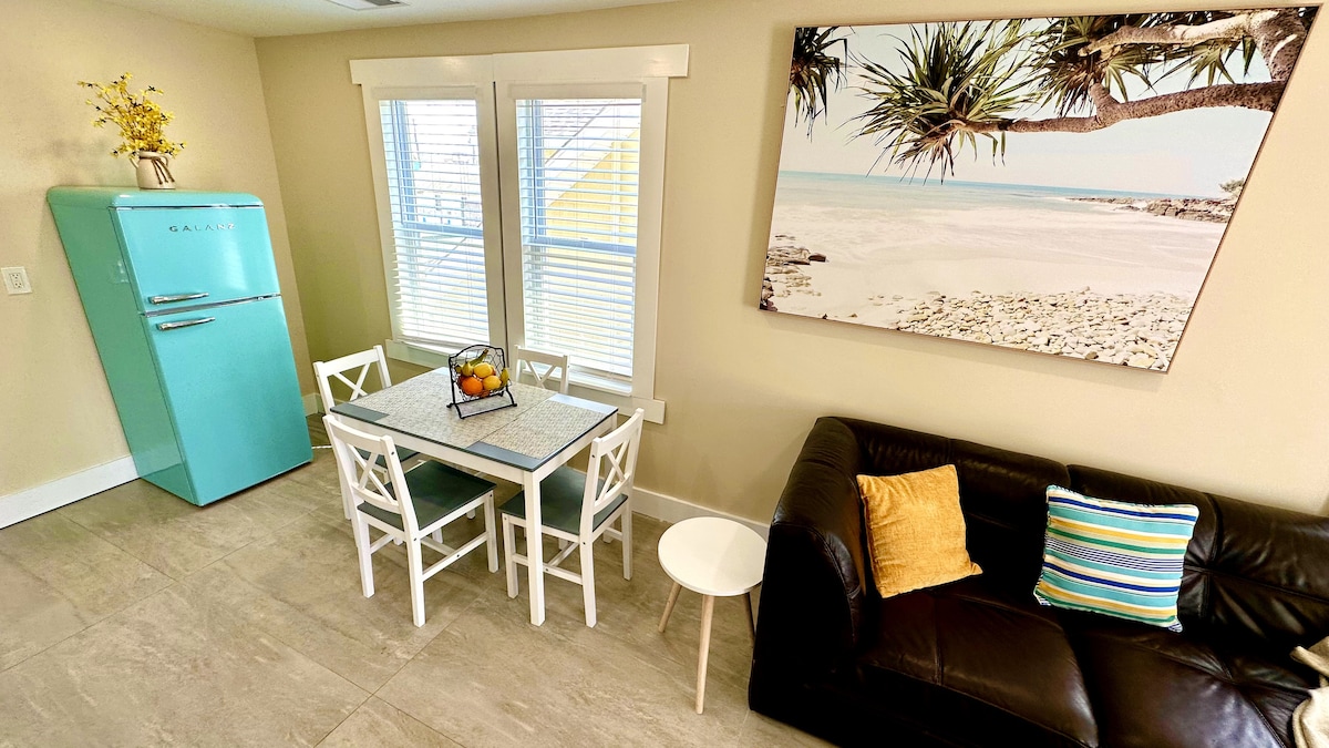 Living room image 7