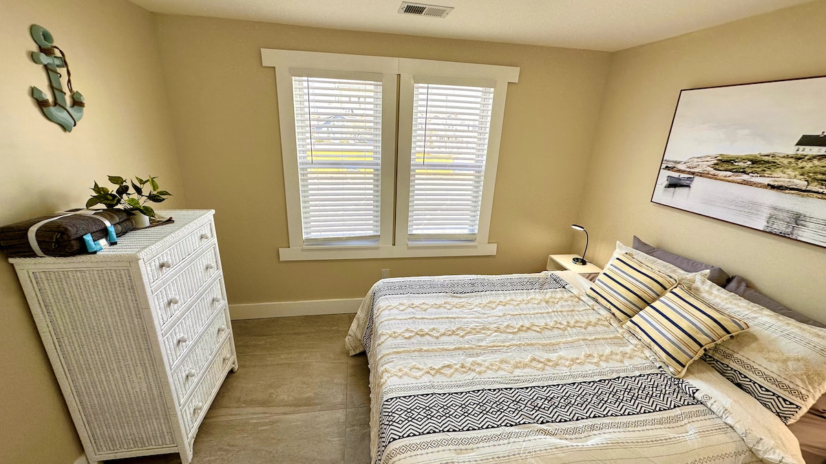Bedroom 1 image 4