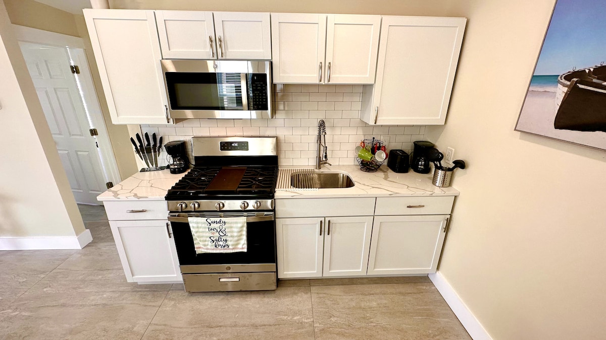Full kitchen image 2