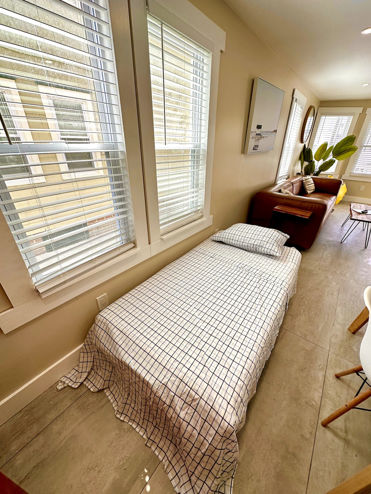For an additional guest we have a Deluxe Diplomat Folding Bed – Twin Size - with Luxurious Memory Foam Mattress - Sided 