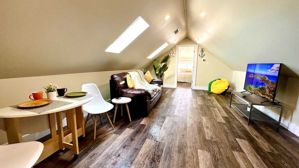 Living Room with Round Drop-Leaf Folding Dining Table