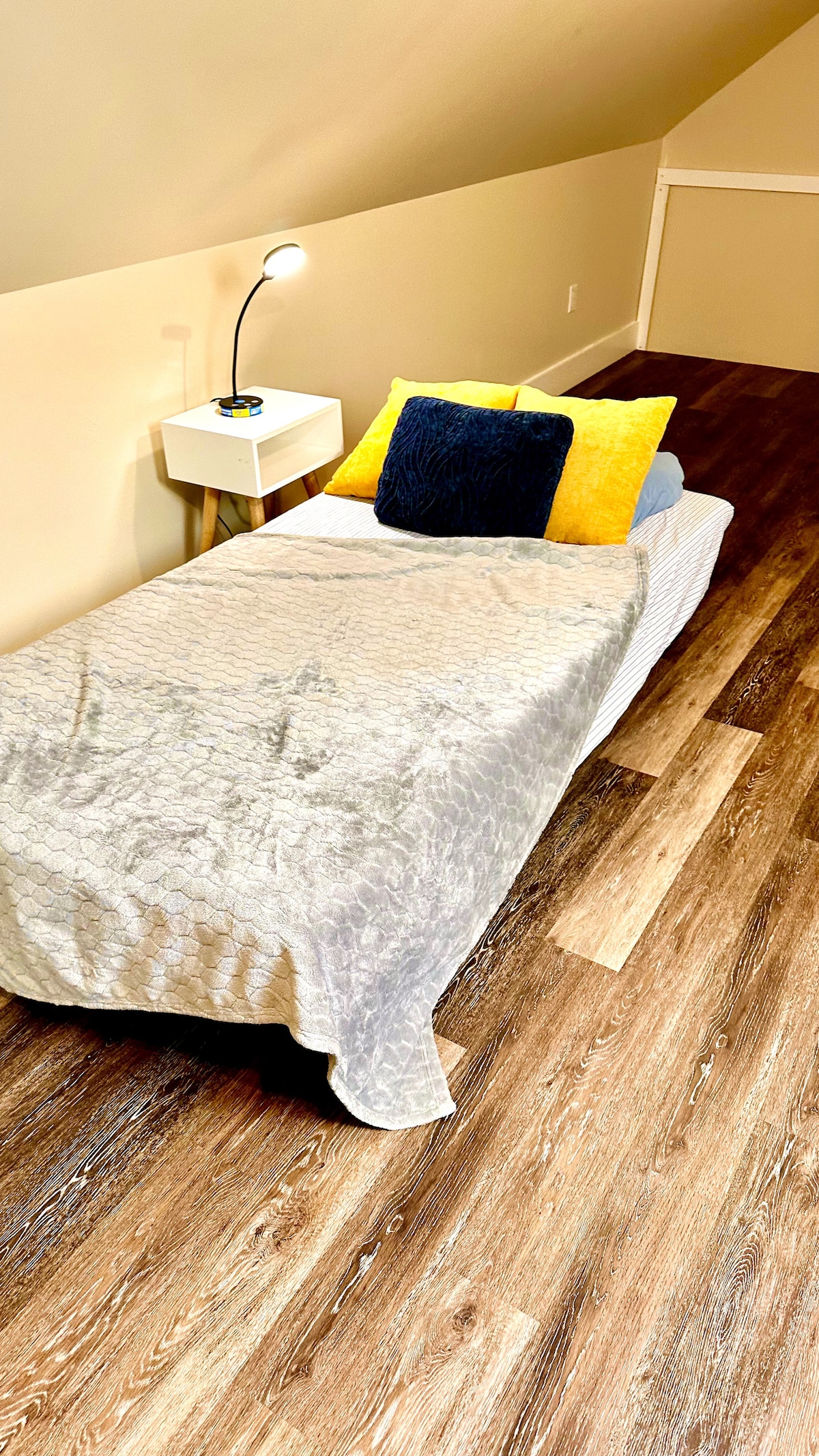 For an additional guest we have a Deluxe Diplomat Folding Bed – Twin Size - with Luxurious Memory Foam Mattress - Sided 